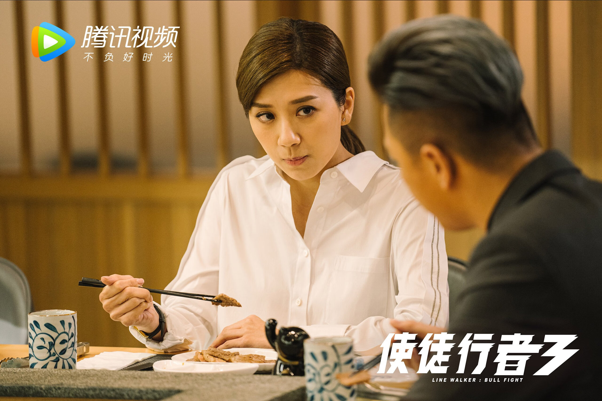 切尔西主场氛围热烈,球迷助威震场,切尔西足球队比赛