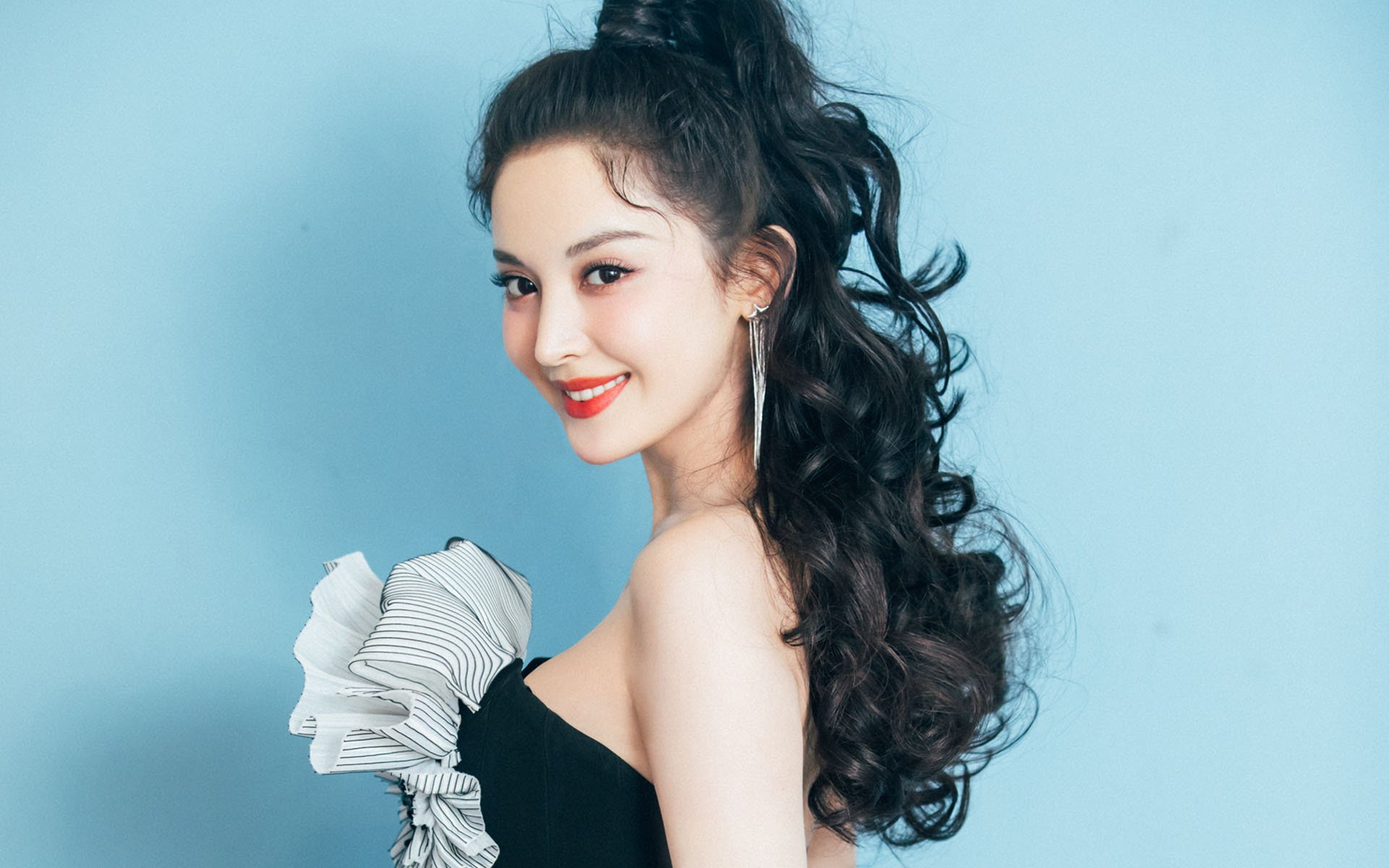 丁俊晖社交账号晒出训练花絮视频，丁俊晖日常训练